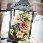 Une lanterne fleurie pour votre décoration de mariage